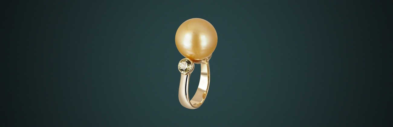 Золотое кольцо с жемчугом 8474: цена на золотистый морской жемчуг, золото585° - ювелирный интернет-магазин Maysaku в Саратове